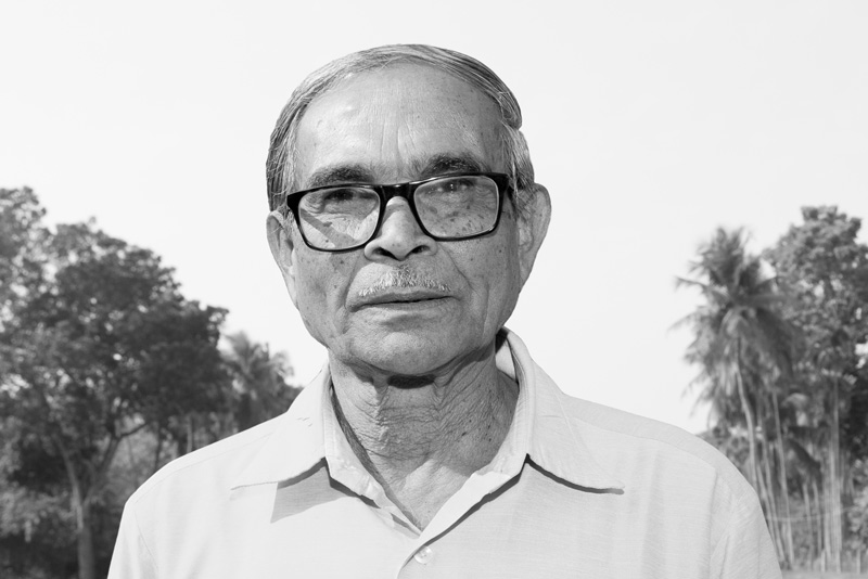 Kalipada Sarkar, the Chairman of MKSKUS explaining about the origin of the Sulabh Safe Drinking Water project at arsenic-affected village Madhusudankati, North 24 parganas district, West Bengal